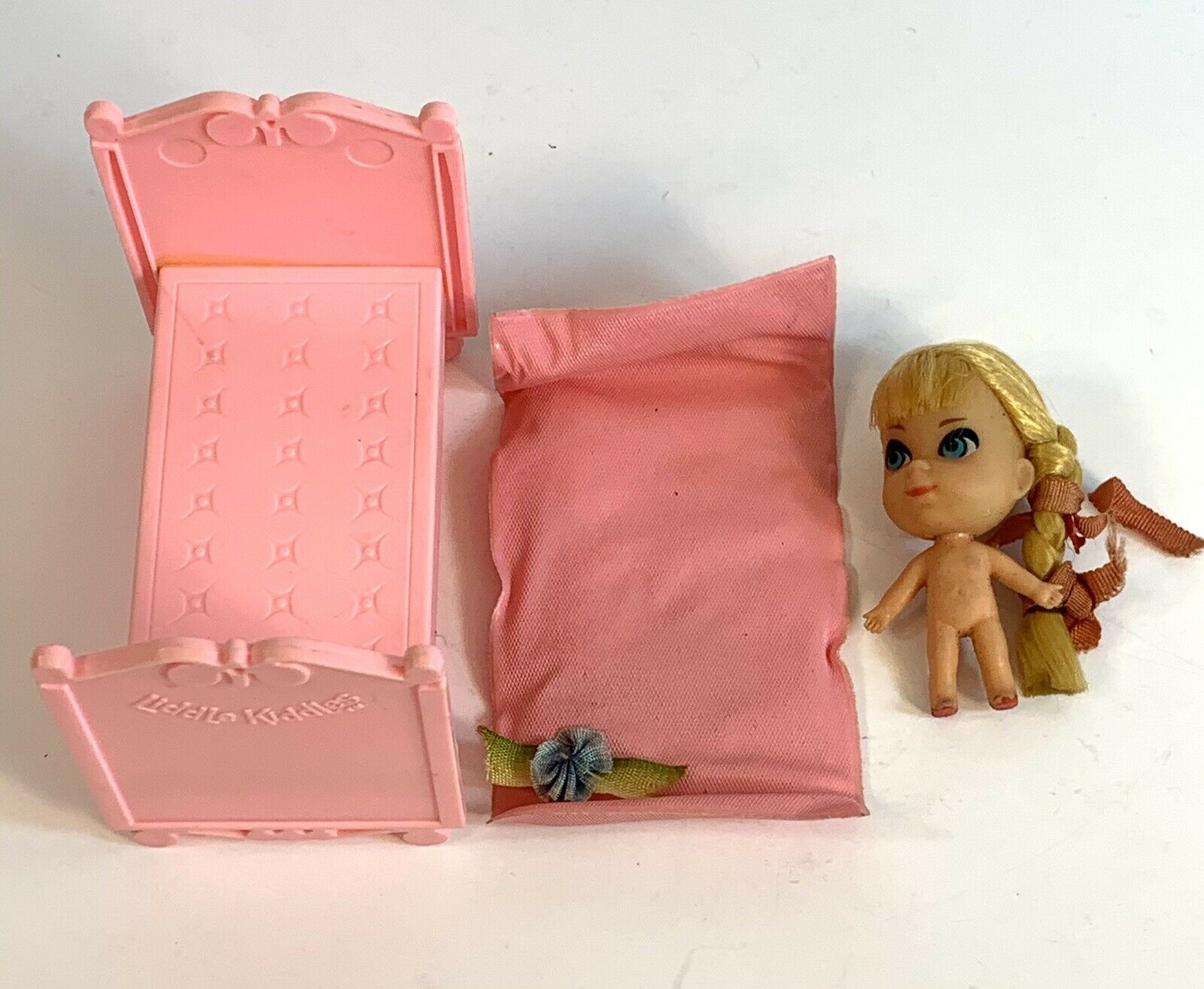 Liddle  Kiddle Mattel Toys Doll Lucky Locket Lorna? W/pink Plastic Bed And Cover